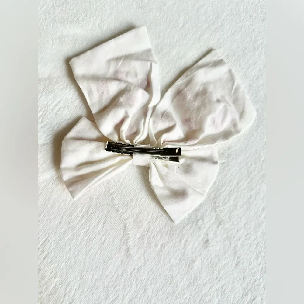 Valentines White bow with red bows
